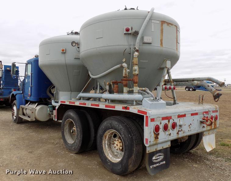 image for item DD3667 1995 Freightliner FLD pump truck