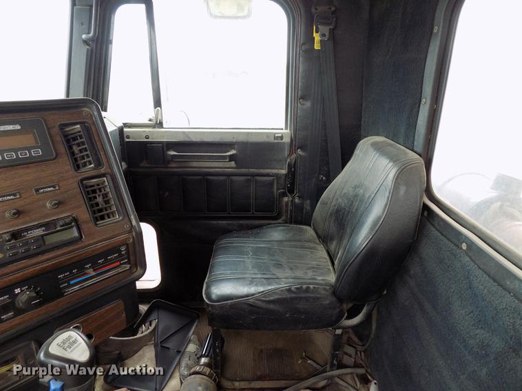 image for item DD3667 1995 Freightliner FLD pump truck