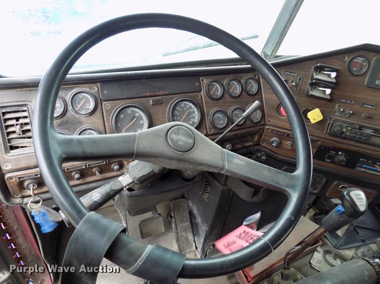 image for item DD3667 1995 Freightliner FLD pump truck