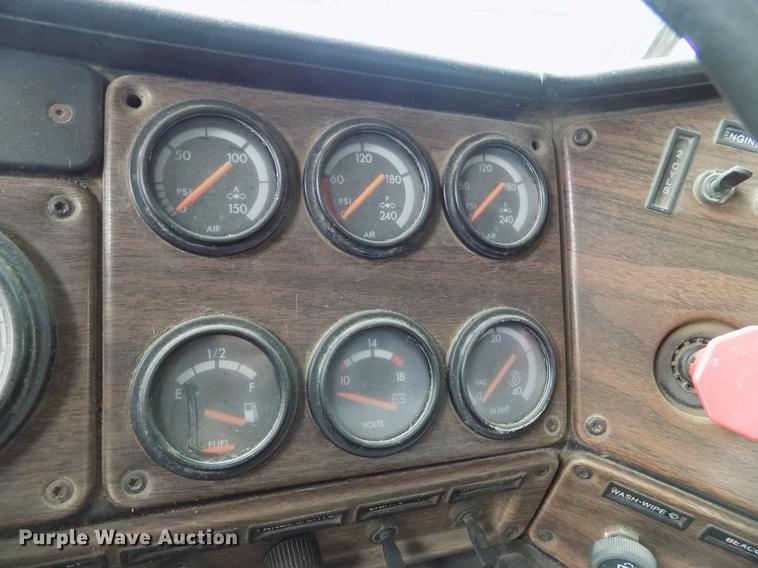 image for item DD3667 1995 Freightliner FLD pump truck