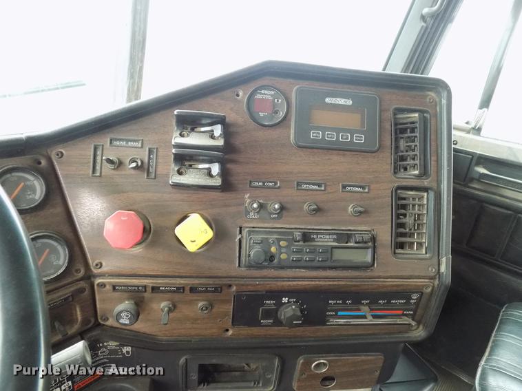 image for item DD3667 1995 Freightliner FLD pump truck