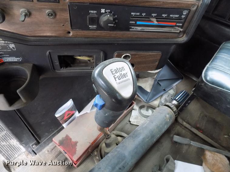 image for item DD3667 1995 Freightliner FLD pump truck