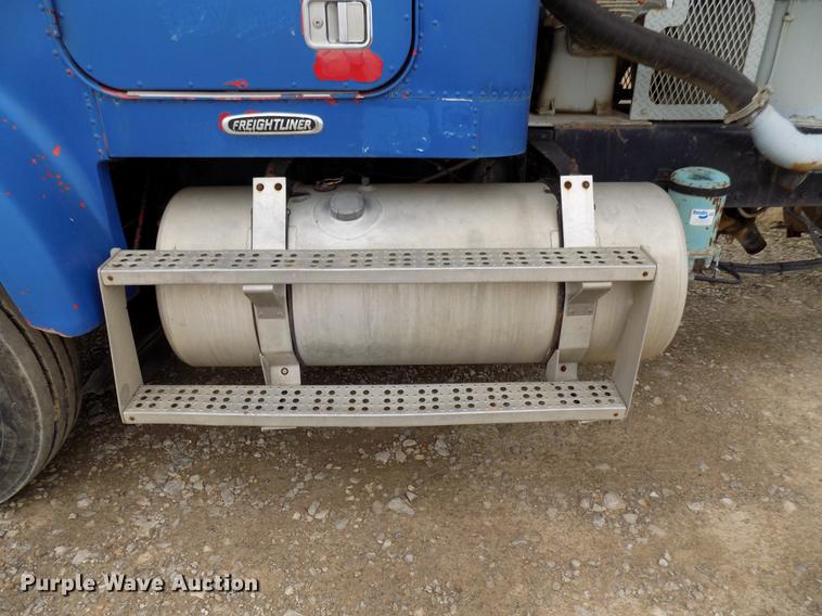 image for item DD3667 1995 Freightliner FLD pump truck