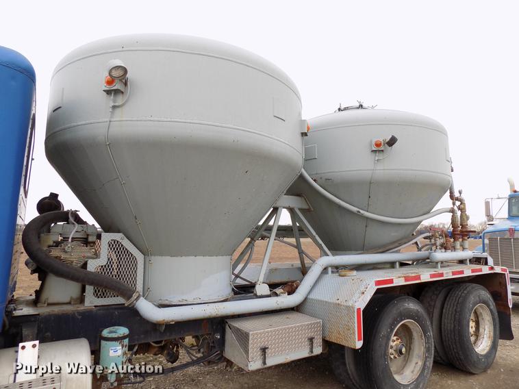 image for item DD3667 1995 Freightliner FLD pump truck