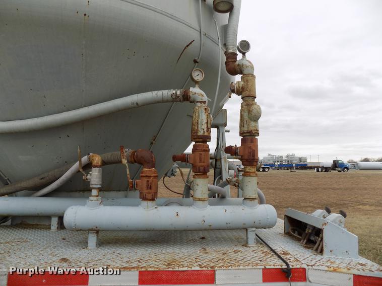 image for item DD3667 1995 Freightliner FLD pump truck