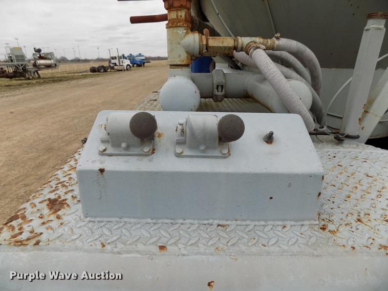 image for item DD3667 1995 Freightliner FLD pump truck