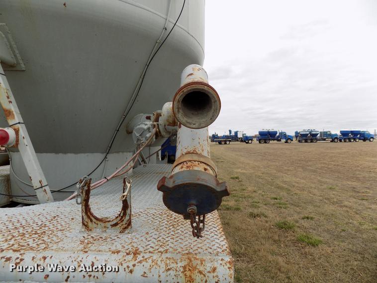 image for item DD3667 1995 Freightliner FLD pump truck