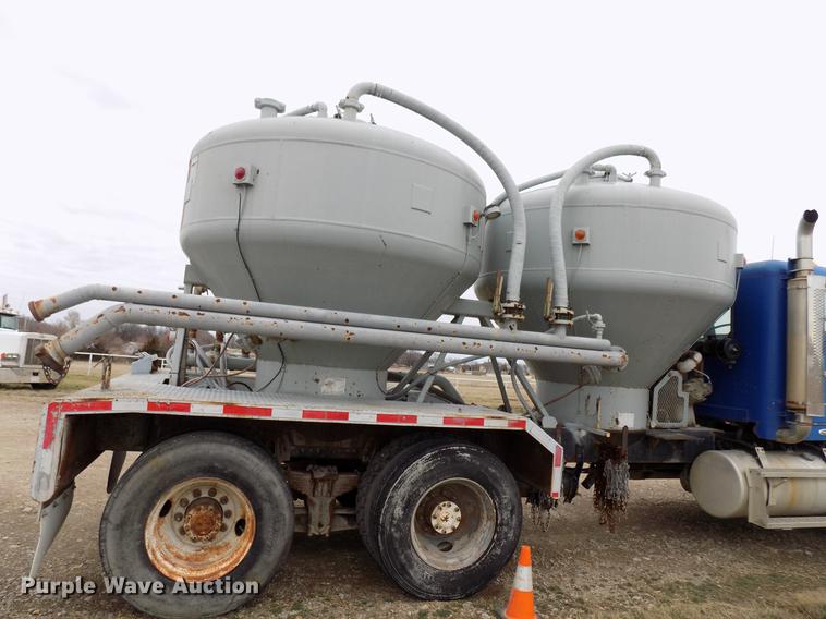 image for item DD3667 1995 Freightliner FLD pump truck