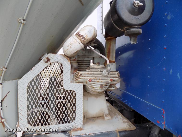 image for item DD3667 1995 Freightliner FLD pump truck