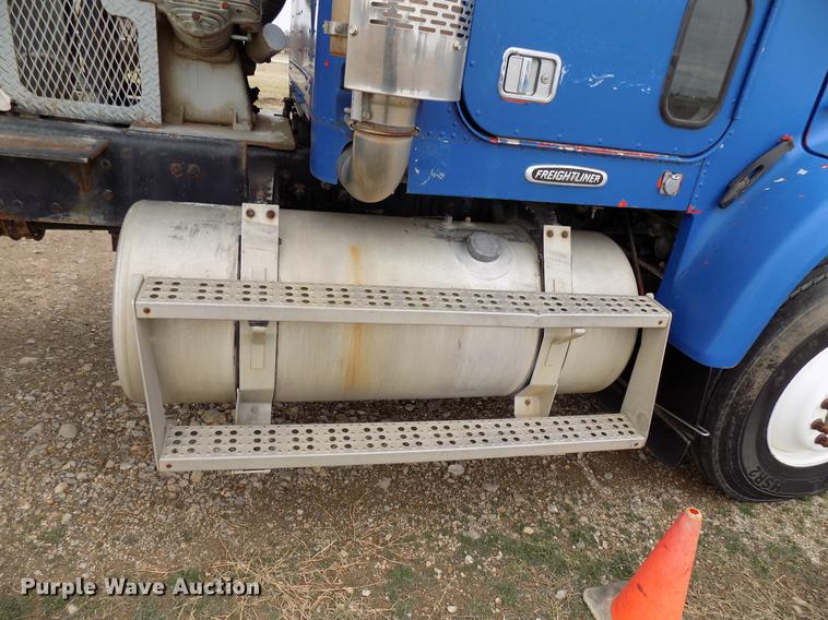 image for item DD3667 1995 Freightliner FLD pump truck