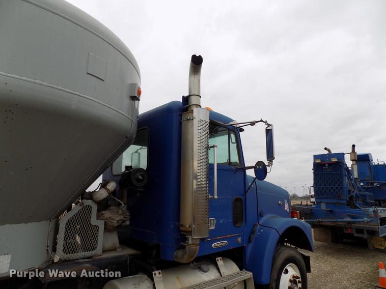 image for item DD3667 1995 Freightliner FLD pump truck