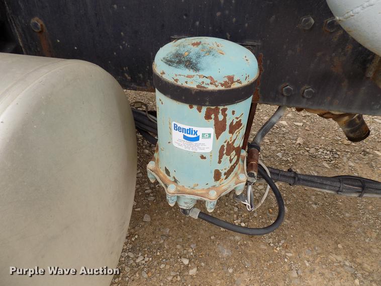 image for item DD3667 1995 Freightliner FLD pump truck