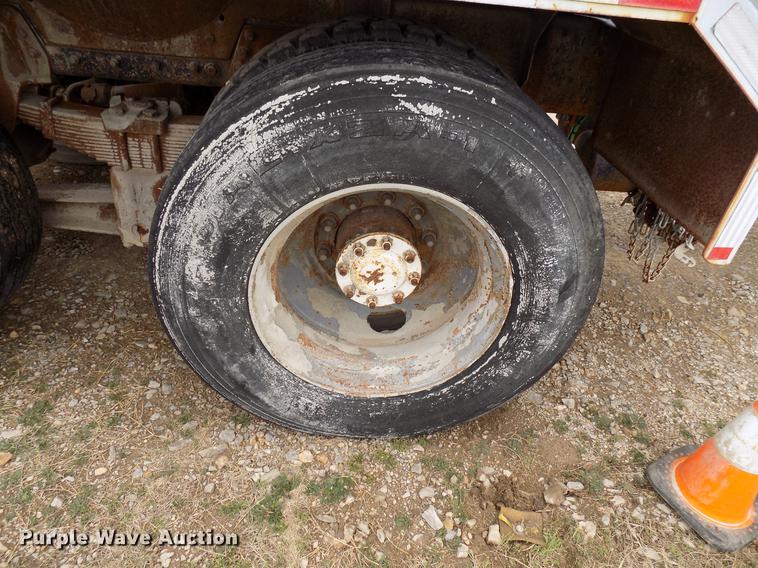 image for item DD3667 1995 Freightliner FLD pump truck