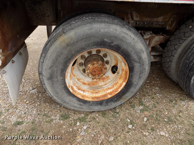 image for item DD3667 1995 Freightliner FLD pump truck