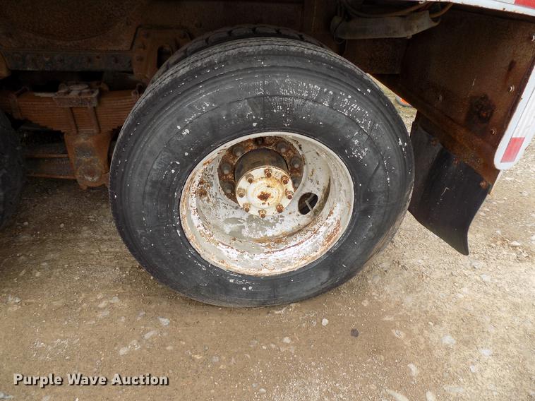 image for item DD3667 1995 Freightliner FLD pump truck