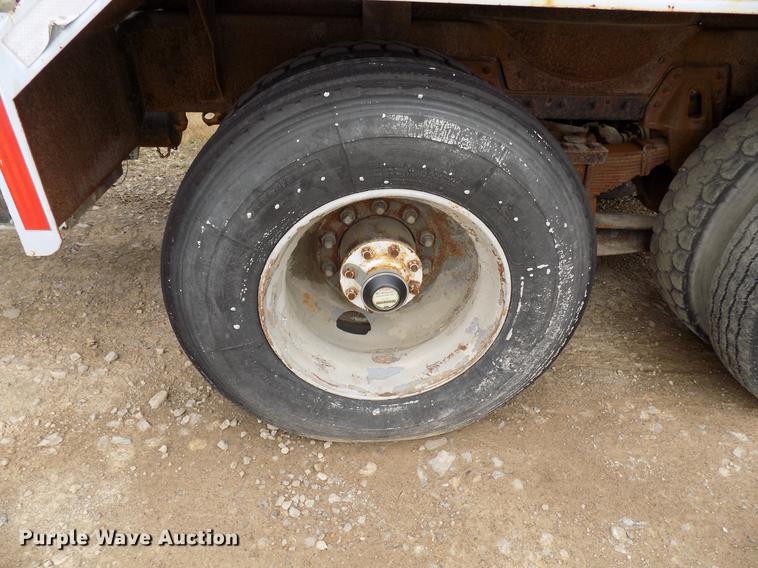 image for item DD3667 1995 Freightliner FLD pump truck