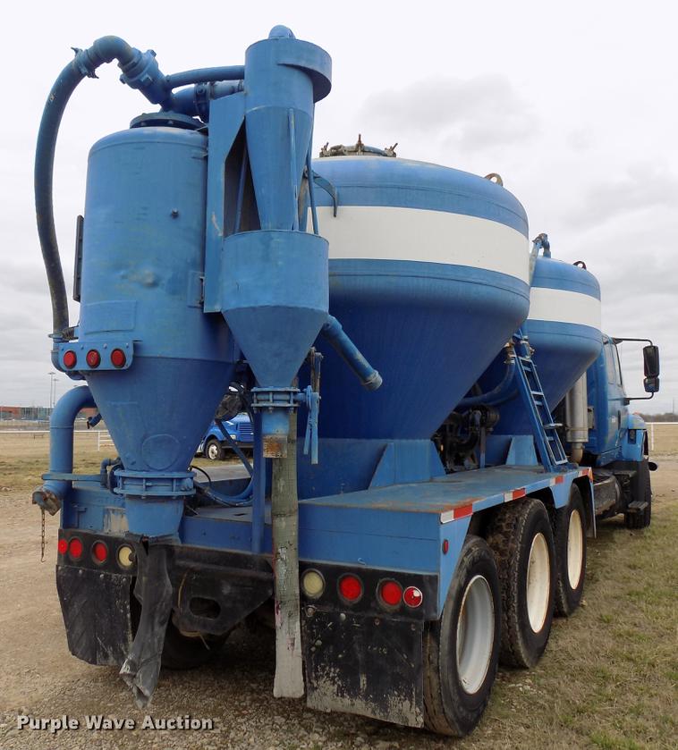 image for item DD3671 2007 International 7600 bulk cement truck
