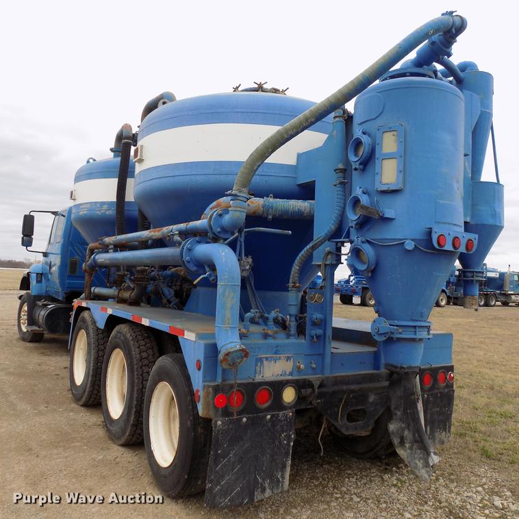 image for item DD3671 2007 International 7600 bulk cement truck