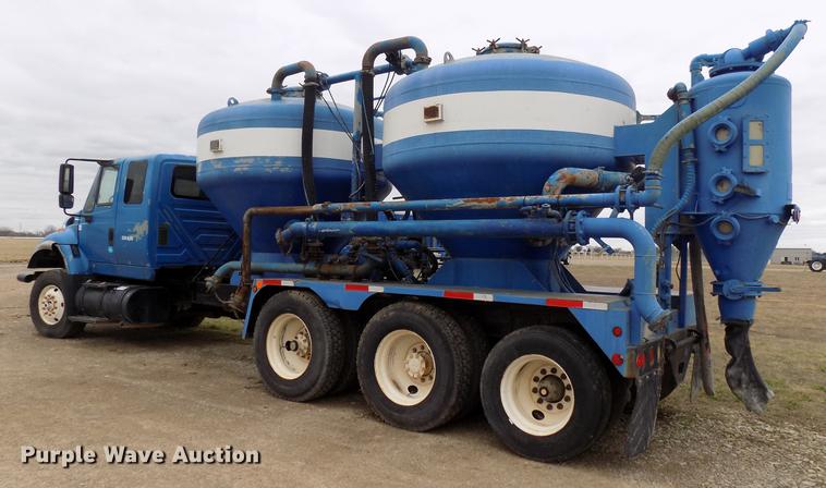 image for item DD3671 2007 International 7600 bulk cement truck