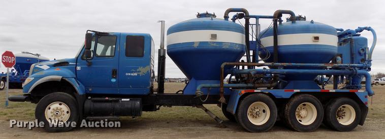 image for item DD3671 2007 International 7600 bulk cement truck