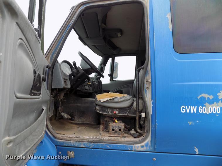 image for item DD3671 2007 International 7600 bulk cement truck