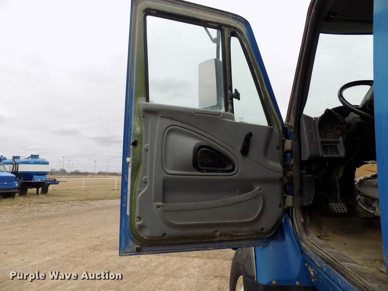 image for item DD3671 2007 International 7600 bulk cement truck