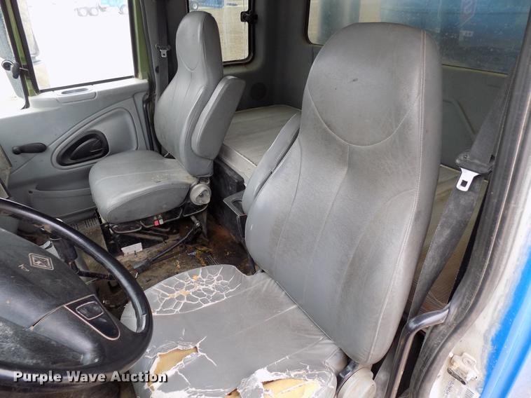 image for item DD3671 2007 International 7600 bulk cement truck