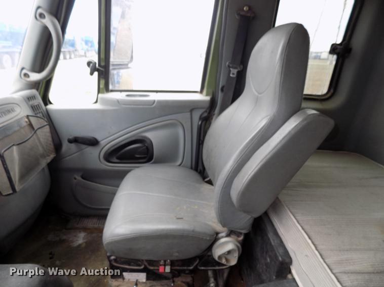 image for item DD3671 2007 International 7600 bulk cement truck