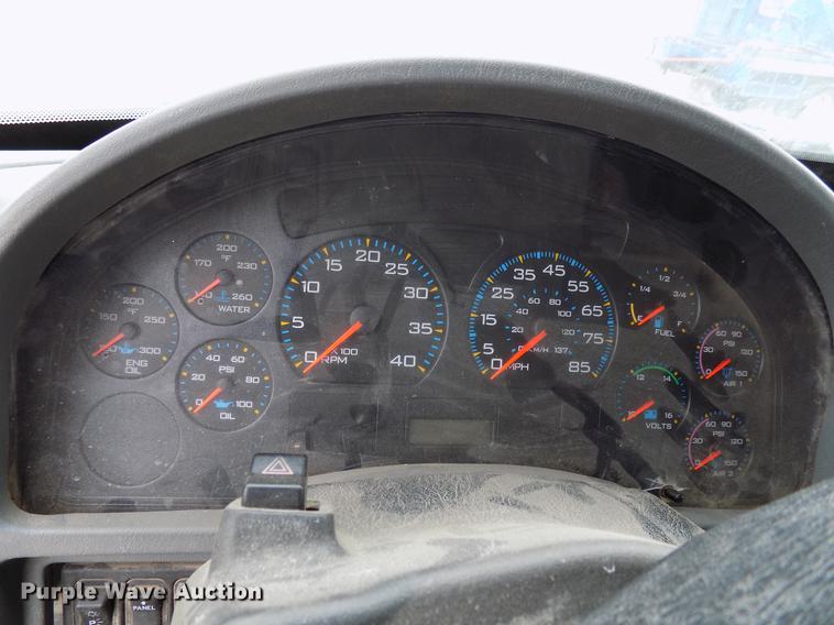 image for item DD3671 2007 International 7600 bulk cement truck