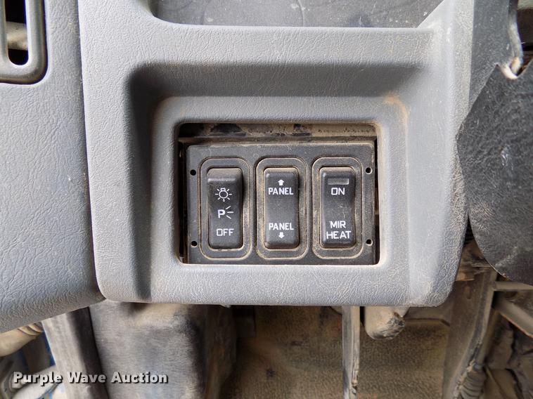 image for item DD3671 2007 International 7600 bulk cement truck