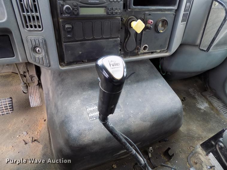 image for item DD3671 2007 International 7600 bulk cement truck