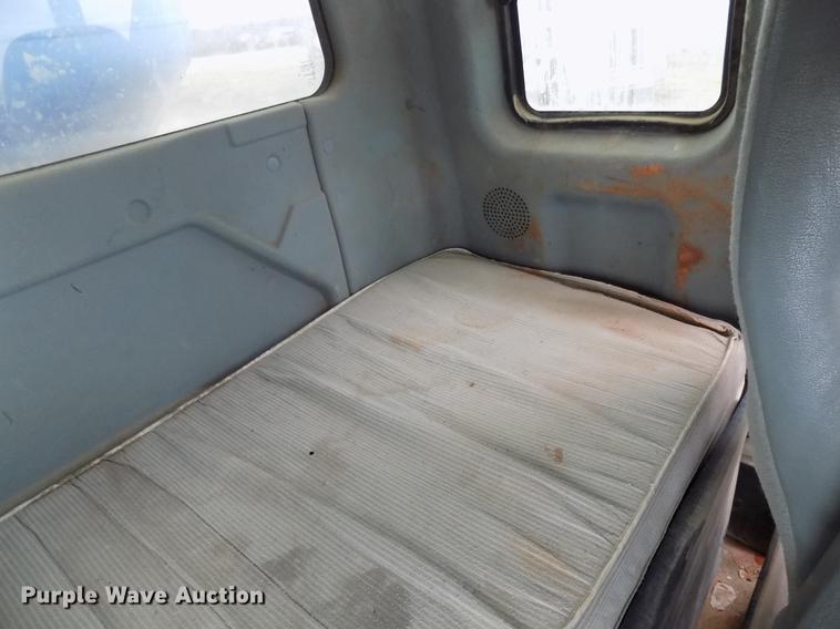 image for item DD3671 2007 International 7600 bulk cement truck