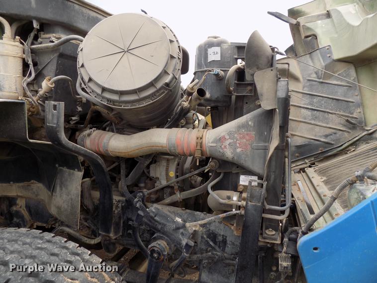 image for item DD3671 2007 International 7600 bulk cement truck