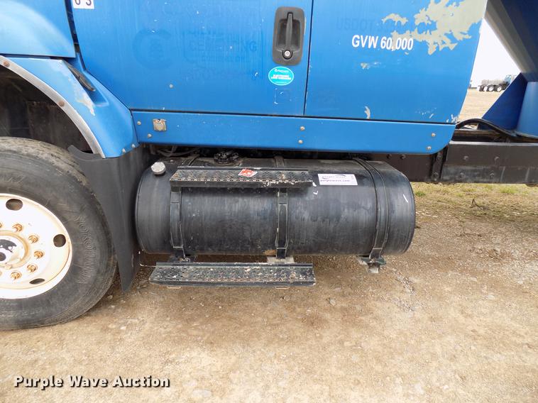 image for item DD3671 2007 International 7600 bulk cement truck