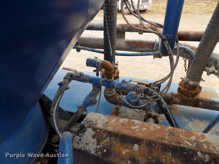 image for item DD3671 2007 International 7600 bulk cement truck