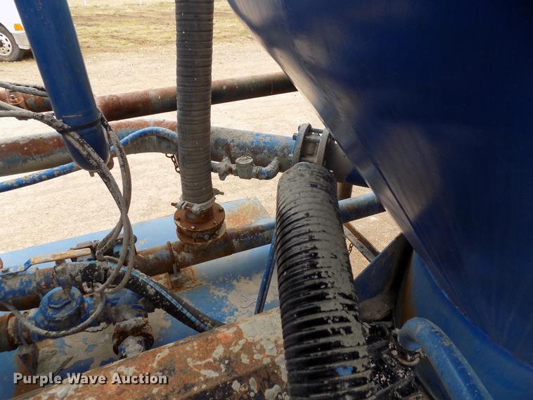 image for item DD3671 2007 International 7600 bulk cement truck