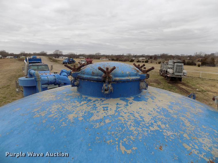 image for item DD3671 2007 International 7600 bulk cement truck