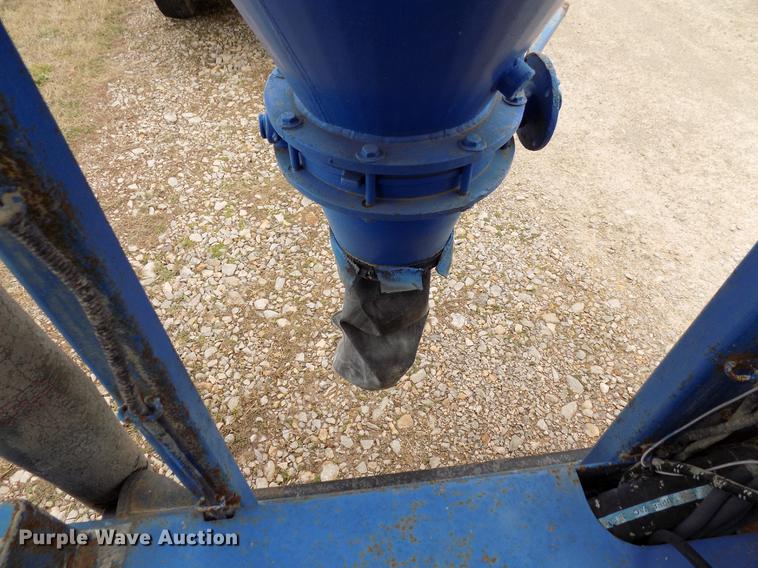 image for item DD3671 2007 International 7600 bulk cement truck