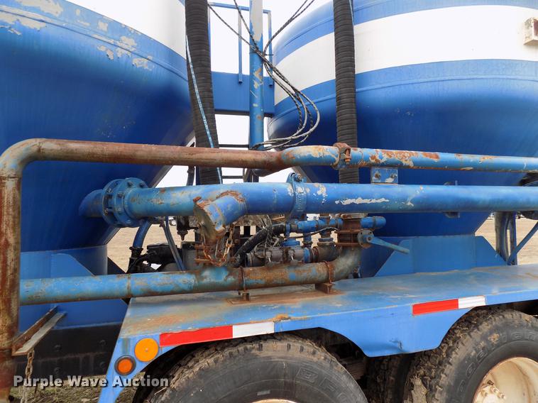 image for item DD3671 2007 International 7600 bulk cement truck