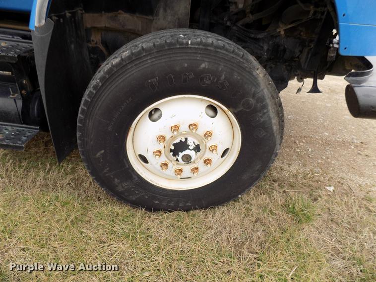 image for item DD3671 2007 International 7600 bulk cement truck