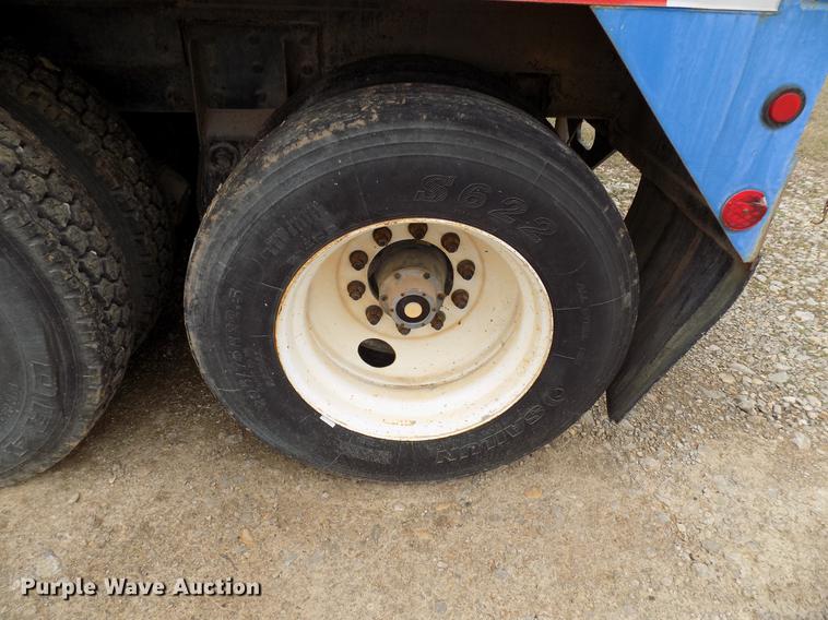 image for item DD3671 2007 International 7600 bulk cement truck