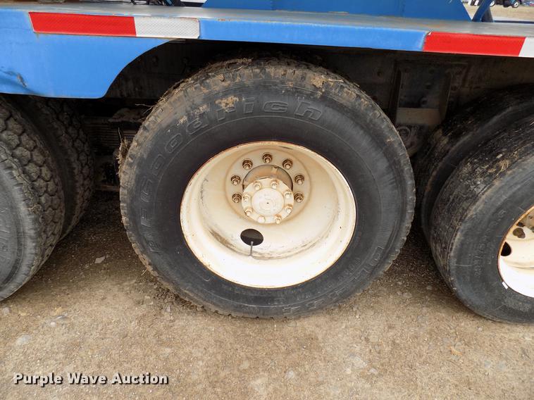 image for item DD3671 2007 International 7600 bulk cement truck