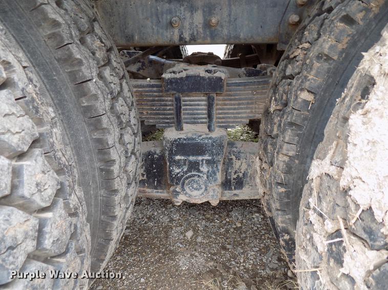 image for item DD3671 2007 International 7600 bulk cement truck