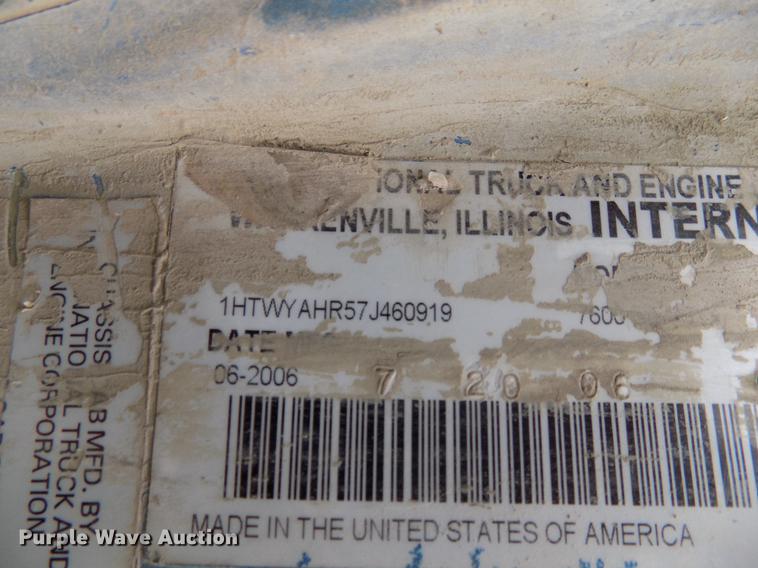 image for item DD3671 2007 International 7600 bulk cement truck