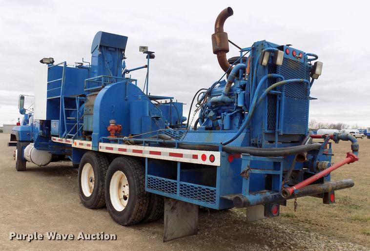 image for item DD3672 2001 Mack RD pump truck