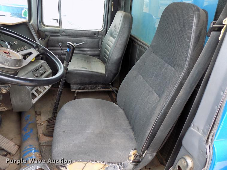 image for item DD3672 2001 Mack RD pump truck