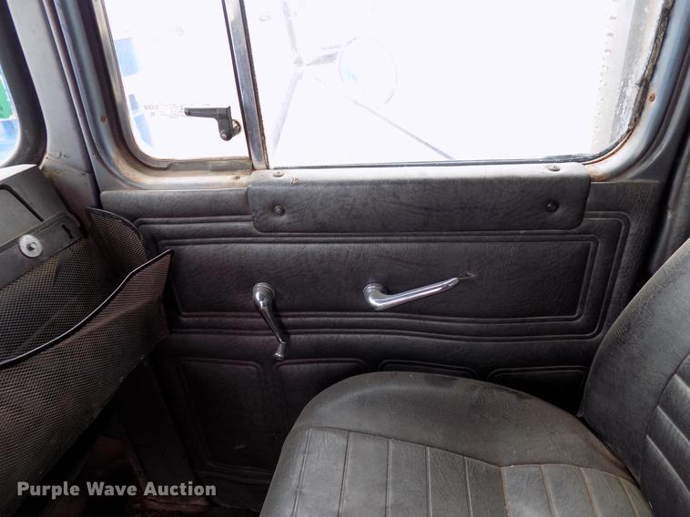 image for item DD3672 2001 Mack RD pump truck