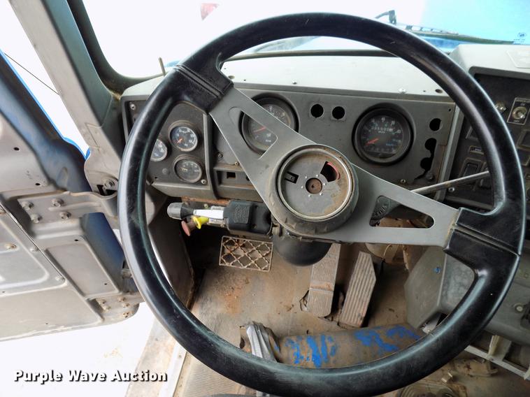 image for item DD3672 2001 Mack RD pump truck