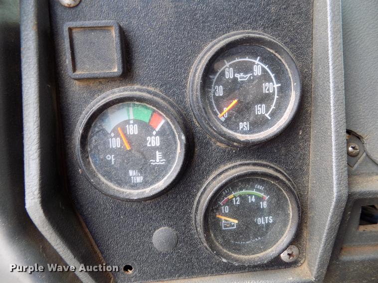 image for item DD3672 2001 Mack RD pump truck