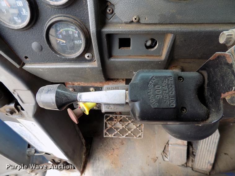 image for item DD3672 2001 Mack RD pump truck